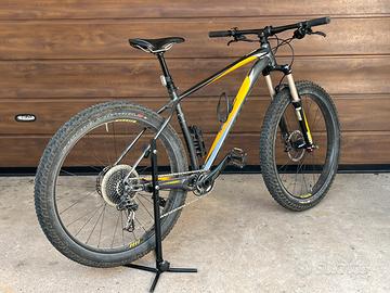 SPECIALIZED MTB FUSE COMP 6FATTIE