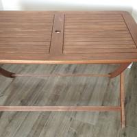 Tavolo in legno da esterno