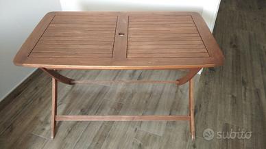 Tavolo in legno da esterno