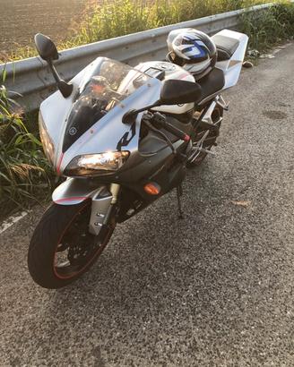 Moto yamaha r1 anno 2004
