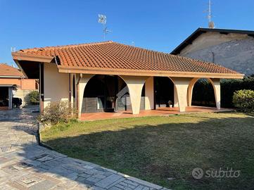 VILLA SINGOLA A CARDANO AL CAMPO