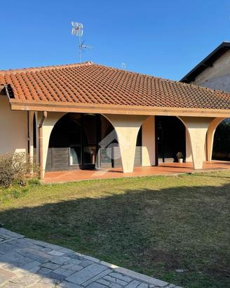 VILLA SINGOLA A CARDANO AL CAMPO