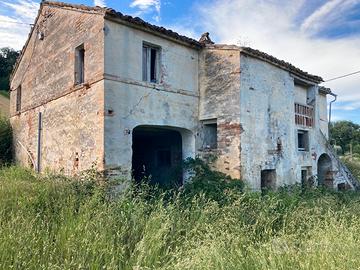 Casale rurale con terreno edificabile i