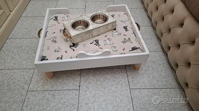 Cuccia per cani in legno e porta ciotole in legno