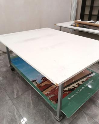 Tavolo da lavoro con ruote