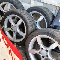 4 cerchi in lega con gomme 235/45r17