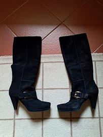 Scarpe nere da donna con fibbia decorativa