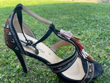 Sandali Romeo Gigli in camoscio con nappine