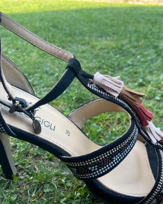 Sandali Romeo Gigli in camoscio con nappine