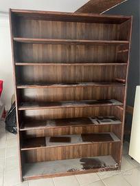 Scaffale in legno