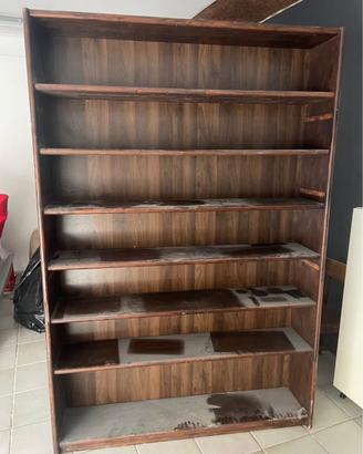 Scaffale in legno