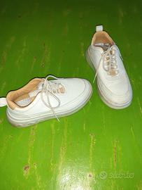 varie scarpe nuove e usate 