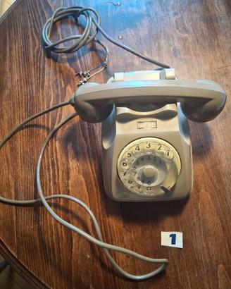 Telefono grigio a disco