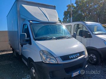 Iveco daily con sponda caricatrice