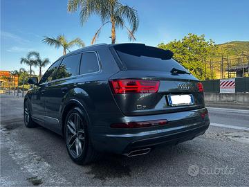 Audi Q7 S line 7 posti diesel perfetto