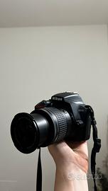 Nikon D3500 con obiettivo Nikon 18-55mm