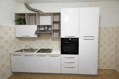 Cucina 3m bianca completa di elettrodomestici