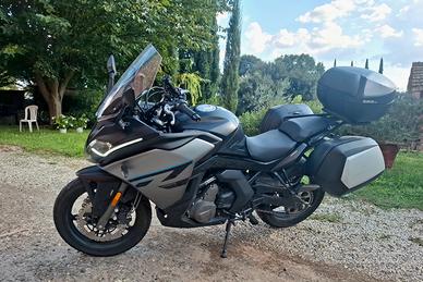 CF  650 GT