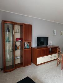 mobile e vetrina soggiorno quasi nuovi