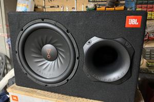 Subwoofer attivo jbl per auto
