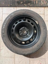 Cerchio acciaio 16” ET54 con gomma Michelin 205/55