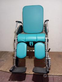 Poltrona a rotelle per anziani