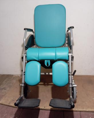 Poltrona a rotelle per anziani