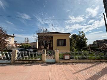 Villetta indipendente arredata con giardino