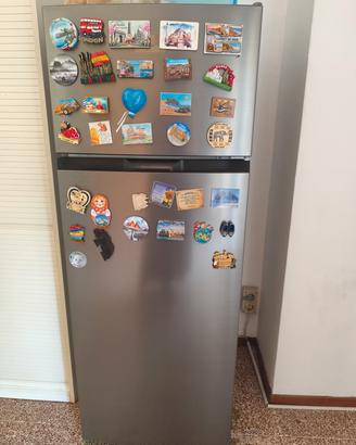 frigo, lavatrice e sala