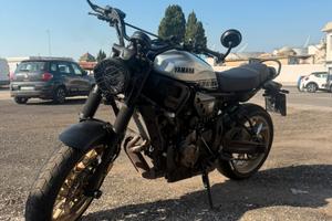 YAMAHA XSR 700 LEGACY (2025)