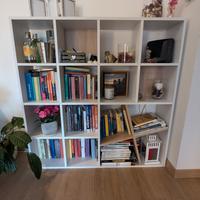 libreria in legno bianco
