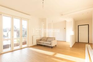 TRILOCALE CON DOPPI SERVIZI TOTALMENTE RISTRUTTURA