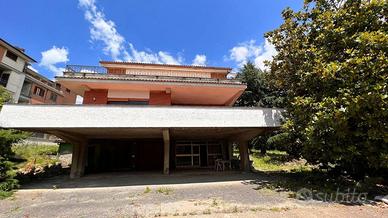 Villa di 300 m² con 5 locali a Rignano Flaminio