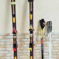 Sci Dynastar con bastoncini