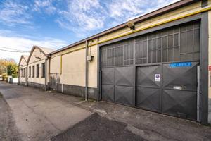 Immobile di 768 m² con 4 locali a Cantù