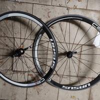 Cerchioni in carbonio per bici da corsa Ursus.
