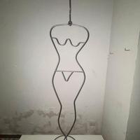 Manichino appendiabiti donna in metallo – design m