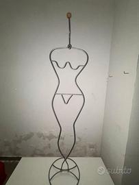 Manichino appendiabiti donna in metallo – design m