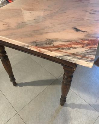 Tavolo con piano in marmo e base in legno