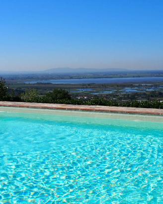 Rustico / Casale di 260 m² con più di 5 locali e b