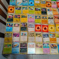 set di  84 carte Pokemon 