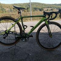 Bicicletta Cannondale strada