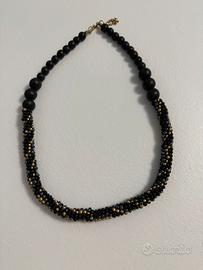 Collana artigianale a girocollo.