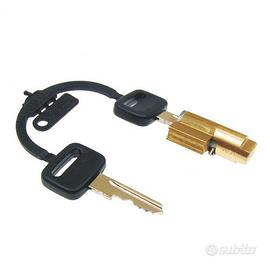 Lucchetto bloccasterzo ciclomotori Piaggio imposta