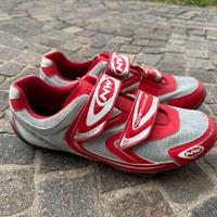 Scarpe da bicicletta con attacchi NW Northwave