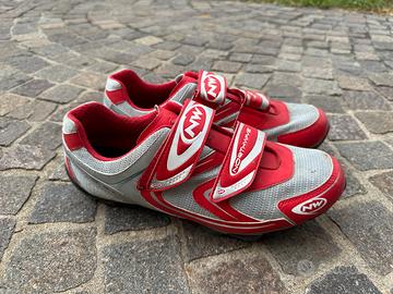 Scarpe da bicicletta con attacchi NW Northwave