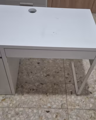 scrivania MICKE 105 X 50