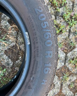 Pneumatici invernali 205/60 R16 92H usato