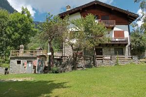 Accogliente Bilocale con Giardino e Barb