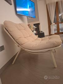 Poltrona beige con cuscino
